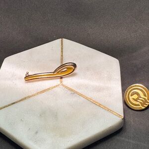 Stylish Gold-Tone Women's Brooch